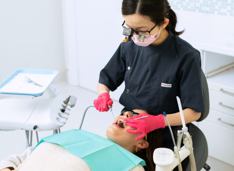 Blackwood dentist providing dental check up
